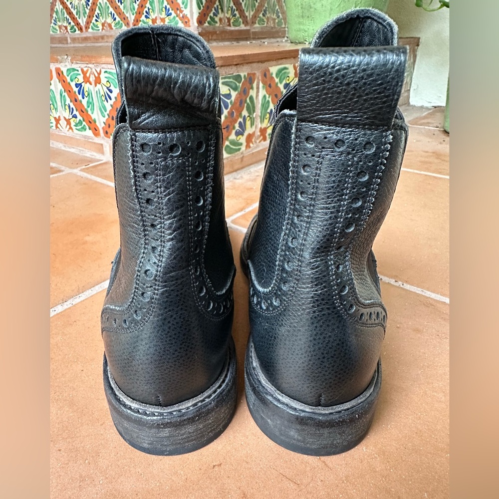 Burberry black brogue Chelsea bootie. Size 37 Elastic sides easy pull on. - Picture 4 of 6
